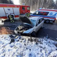Zobacz zdjęcie: Wypadek na rondzie w Wykrotach
