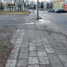 Zobacz zdjęcie: Wyboisty chodnik przy ulicy Zgorzeleckiej w Bolesławcu