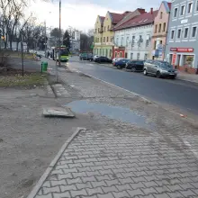 Zobacz zdjęcie: Wyboisty chodnik przy ulicy Zgorzeleckiej w Bolesławcu