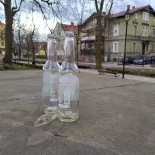 Zobacz zdjęcie: Śmieci pozostawione przez młodzież przy ul. partyzantów