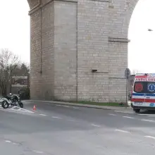 Zobacz zdjęcie: Zderzenie motocykla z autem przy wiadukcie