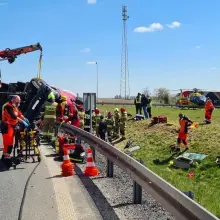 Zobacz zdjęcie: Strażacy z SGRT Bolesławiec w akcji ratowniczej na A4 w powiecie legnickim