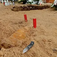 Zobacz zdjęcie: Przerwane ceremonie pogrzebowe. W ziemi znaleziono niewybuch