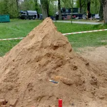 Zobacz zdjęcie: Przerwane ceremonie pogrzebowe. W ziemi znaleziono niewybuch