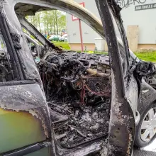 Zobacz zdjęcie: Spalone auto przy ul. Jana Pawła II