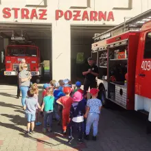 Zobacz zdjęcie: Strażacy z Nowogrodźca i przedszkolaki