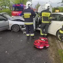 Zobacz zdjęcie: Czołowe zderzenie dwóch aut w Nowogrodźcu