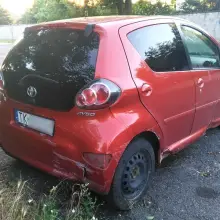 Zobacz zdjęcie: Uszkodzona Toyota przy ulicy Rzemieślniczej w Bolesławcu