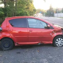 Zobacz zdjęcie: Uszkodzona Toyota przy ulicy Rzemieślniczej w Bolesławcu
