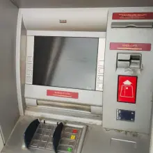 Zobacz zdjęcie: Brud na bankomacie w Nowogrodźcu