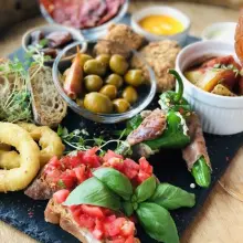 Zobacz zdjęcie: Weekend z hiszpańskimi tapas i bąbelkami w Winestone!