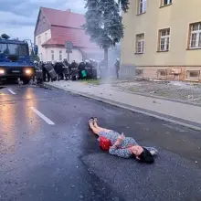 Zobacz zdjęcie: Zamieszki w Lubinie przed komendą policji