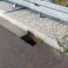 Zobacz zdjęcie: Niebezpiecznie na wiadukcie!