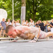 Zobacz zdjęcie: Street workout na Glina Show - pokaz Mariusza Szczepanowskiego