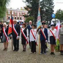 Zobacz zdjęcie: Uroczystości pod pomnikiem 100-lecia Odzyskania Niepodległości oraz na cmentarzu