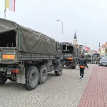 Zobacz zdjęcie: Pokaz sprzętu wojskowego na pl. Piłsudskiego w Bolesławcu