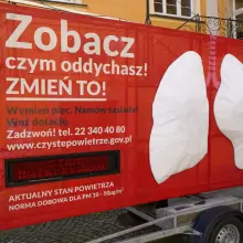 Zobacz zdjęcie: Smogowe płuca na bolesławieckim Rynku