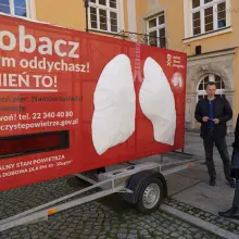 Zobacz zdjęcie: Smogowe płuca na bolesławieckim Rynku
