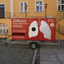 Zobacz zdjęcie: Smogowe płuca na bolesławieckim Rynku