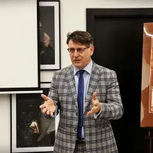 Zobacz zdjęcie: Dr Dariusz Wędzina na spotkaniach autorskich