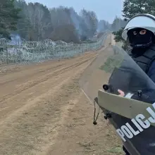 Zobacz zdjęcie: Policjanci na granicy z Białorusią