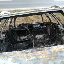 Zobacz zdjęcie: Spalone auto w rowie