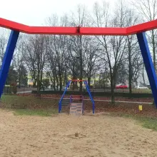 Zobacz zdjęcie: Tyrolka na placu zabaw przy ulicy Łukasiewicza
