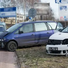 Zobacz zdjęcie: Zderzenie aut przy skrzyżowaniu Modłowa–Cieszkowskiego w Bolesławcu