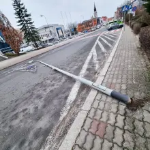 Zobacz zdjęcie: Latarnia runęła na Asnyka