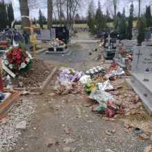 Zobacz zdjęcie: Wiatr sieje spustoszenie na bolesławieckim cmentarzu
