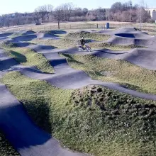 Zobacz zdjęcie: Motocykliści wtargnęli na bolesławiecki skatepark i zniszczyli nawierzchnię