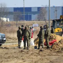 Zobacz zdjęcie: Niewybuch na strefie w Bolesławcu, na miejscu saperzy