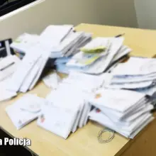 Zobacz zdjęcie: Listy i podejrzany