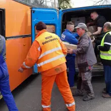 Zobacz zdjęcie: Kolejny transport darów dla Ukraińców wyjechał z Bolesławca