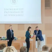 Zobacz zdjęcie: Uczennice „Handlówki” finalistkami Olimpiady Wiedzy i Umiejętności Rolniczych