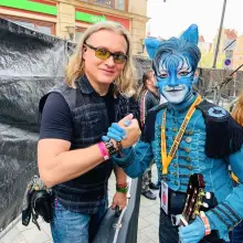 Zobacz zdjęcie: Gitarzysta i filmowiec Wojtek Stefańczyk doceniony we Wrocławiu! Blue Cat i „Wehikuł czasu”