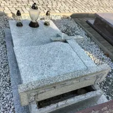 Zobacz zdjęcie: Zniszczone pomniki na cmentarzu w Warcie Bolesławieckiej