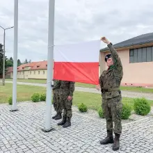 Переглянути фотографію: Урочисте вручення зброї добровольцям у 23-му артилерійському полку в Болеславці