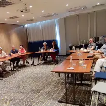 Zobacz zdjęcie: W sali konferencyjnej restauracji Winestone (Ibis Bolesławiec) odbyło się spotkanie z ceramikami