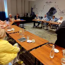 Zobacz zdjęcie: W sali konferencyjnej restauracji Winestone (Ibis Bolesławiec) odbyło się spotkanie z ceramikami