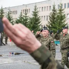 Zobacz zdjęcie: Wręczenie broni elewom w 10 Brygadzie Kawalerii Pancernej w Świętoszowie