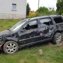 Zobacz zdjęcie: Rozwalił ogrodzenie, wpadł na posesję i uszkodził inny samochód