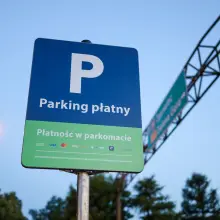 Zobacz zdjęcie: Parking przed dworcem PKP płatny