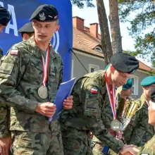 Zobacz zdjęcie: Żołnierze na zawodach
