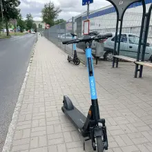 Zobacz zdjęcie: Hulajnogi przy ulicy Dolne Młyny w Bolesławcu
