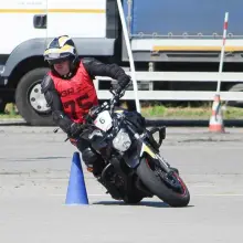 Zobacz zdjęcie: Rywalizacja motocyklistów na MotoGymkhana z 2xTAK Bolesławiec