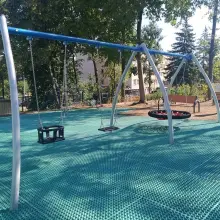 Zobacz zdjęcie: Plac zabaw przy Szpitalu św. Łukasza w Bolesławcu