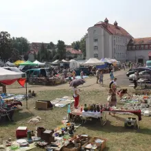 Zobacz zdjęcie: Giełda staroci w czasie święta ceramiki