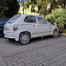 Zobacz zdjęcie: Zaciapane auto przy ulicy Cichej