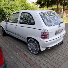 Zobacz zdjęcie: Zaciapane auto przy ulicy Cichej